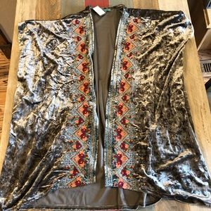Embroidery velvet kimono
